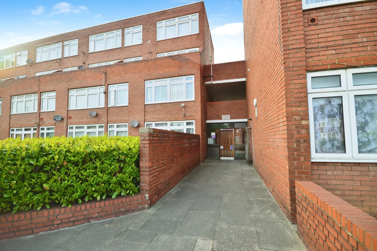 High Road, Romford, RM6, photo 13