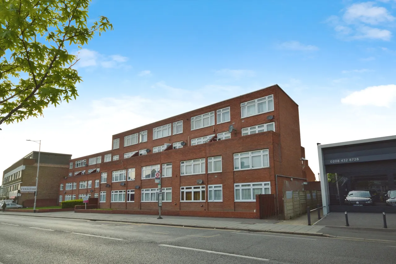 High Road, Romford, RM6, photo 14