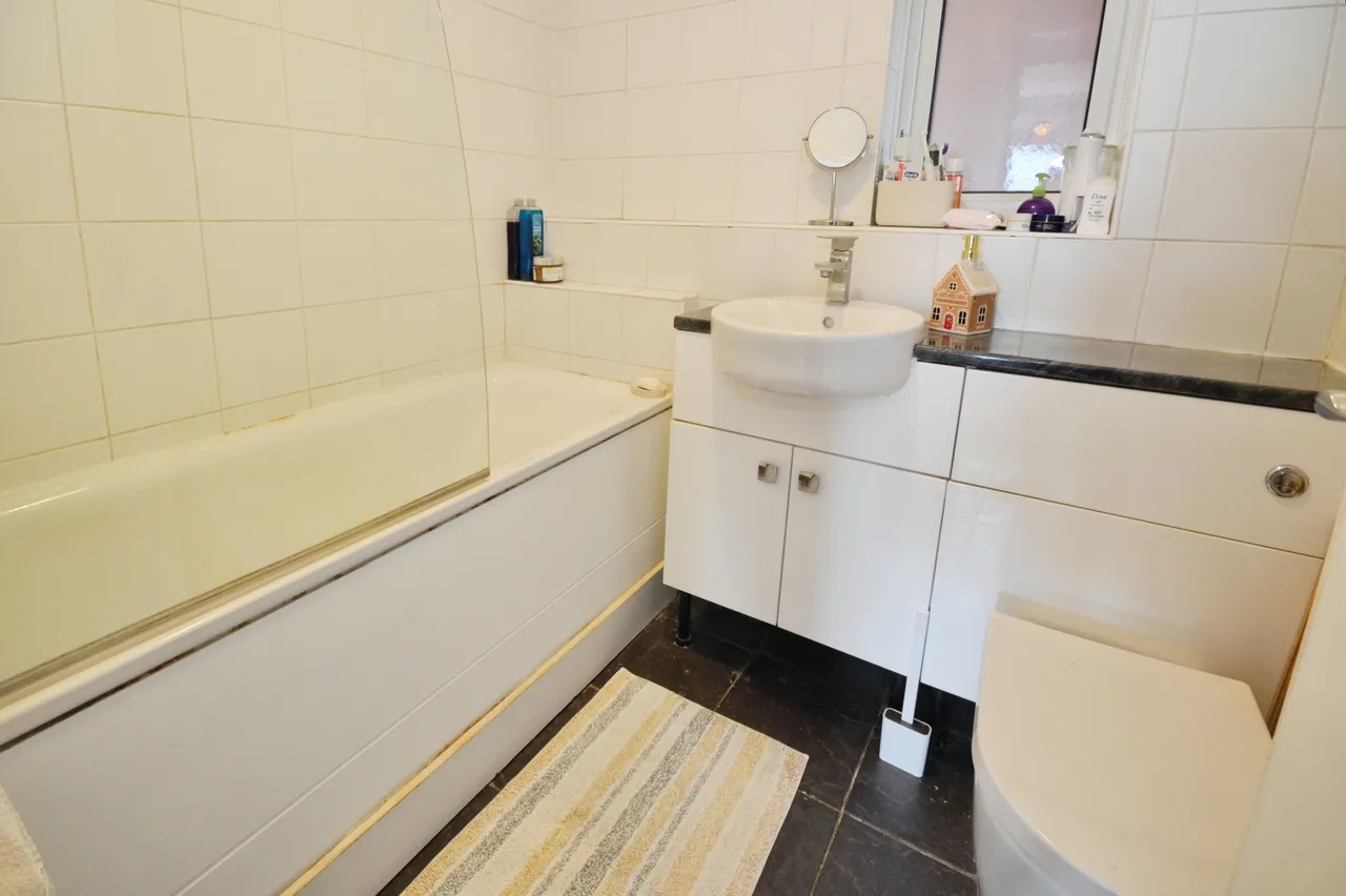 High Road, Romford, RM6, photo 8