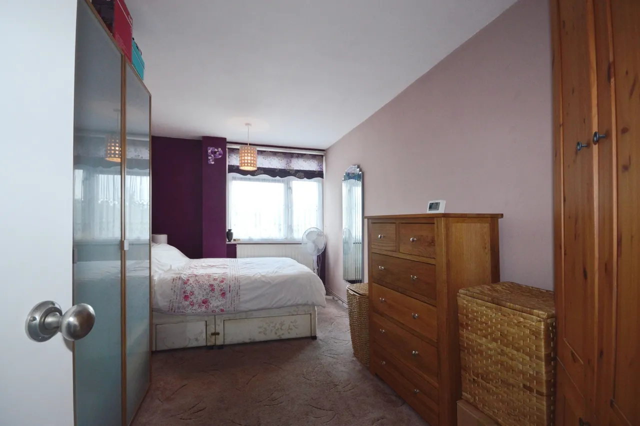 High Road, Romford, RM6, photo 9