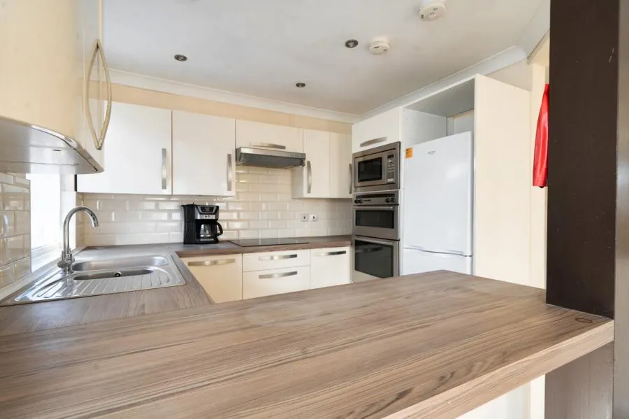 West Wycombe Road, High Wycombe, HP12, photo 4