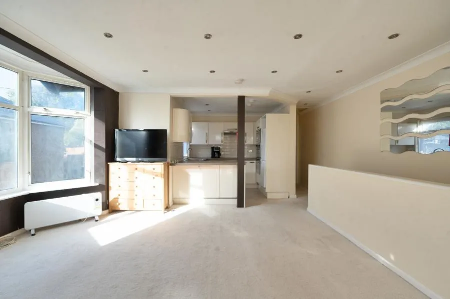 West Wycombe Road, High Wycombe, HP12, photo 5