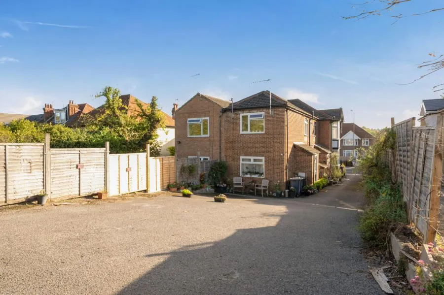 West Wycombe Road, High Wycombe, HP12, photo 12