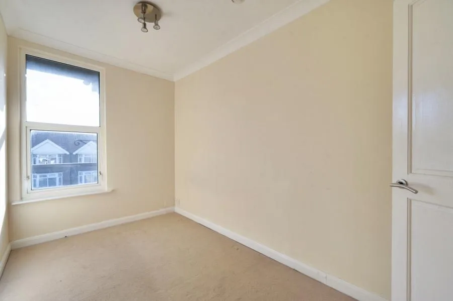 West Wycombe Road, High Wycombe, HP12, photo 8