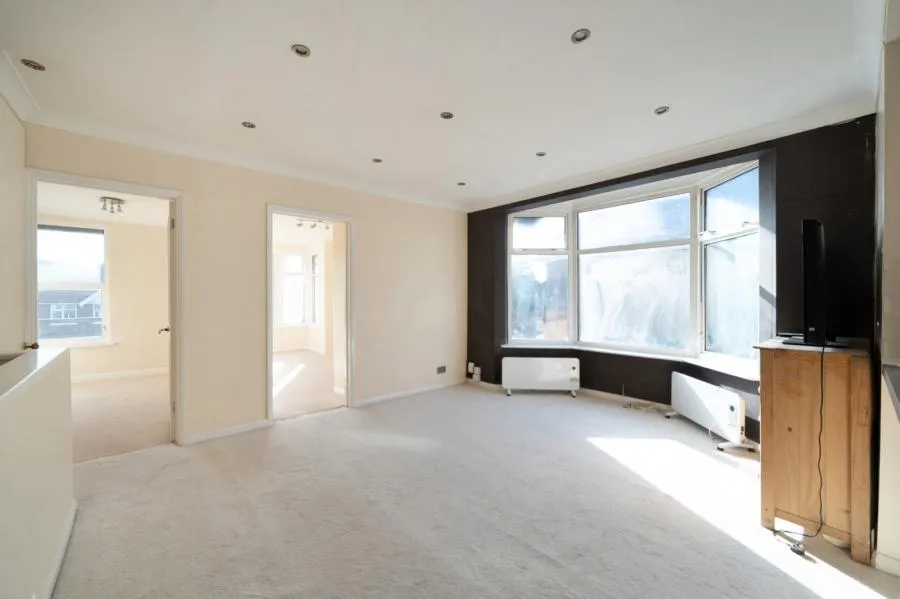 2 bed flat for sale, West Wycombe Road, High Wycombe, HP12