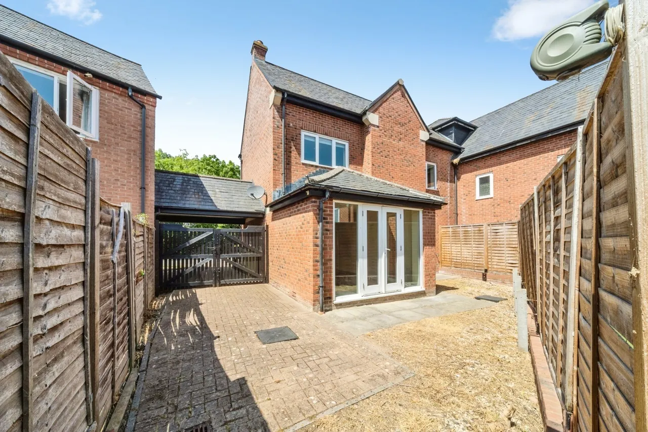 Southland Drive, Bletchley, Milton Keynes, Buckinghamshire, MK2, photo 22