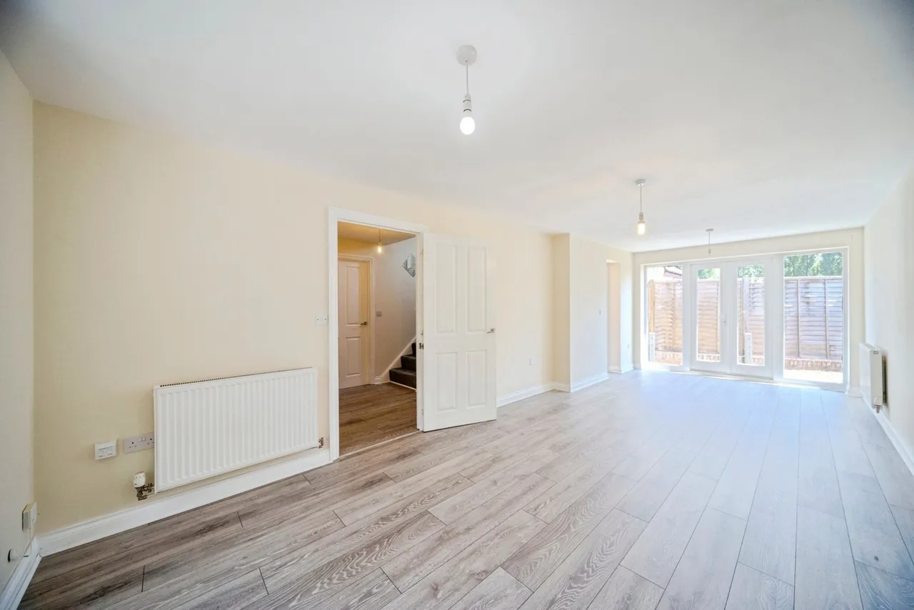 Southland Drive, Bletchley, Milton Keynes, Buckinghamshire, MK2, photo 2