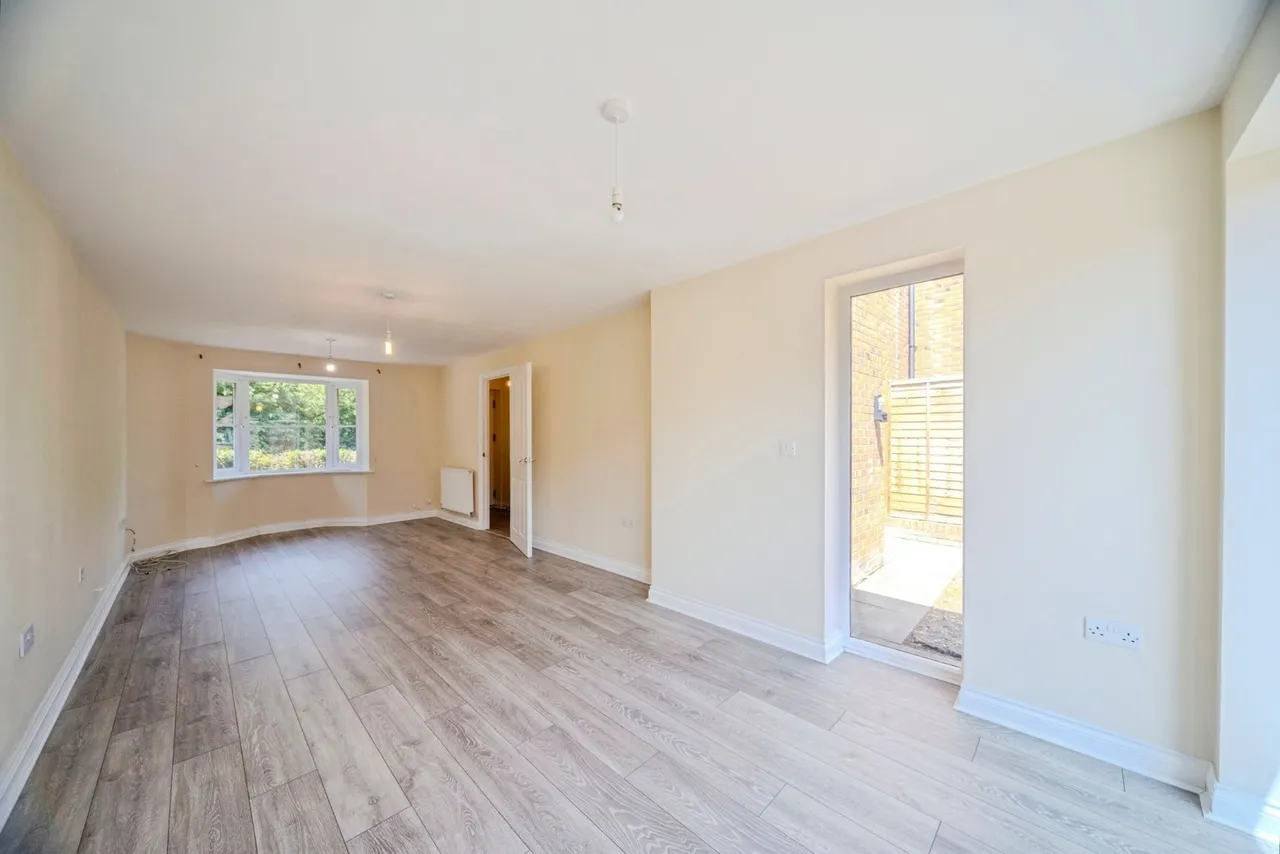Southland Drive, Bletchley, Milton Keynes, Buckinghamshire, MK2, photo 3