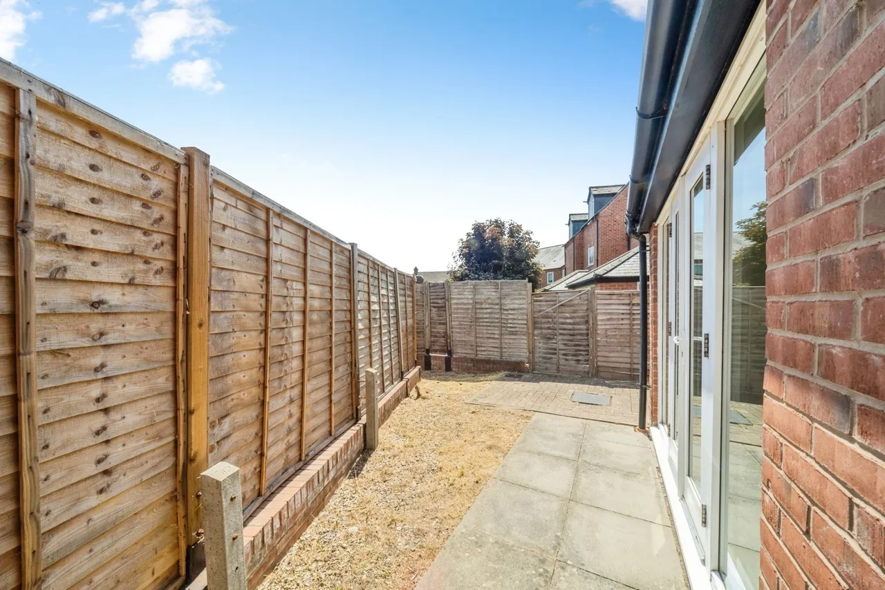 Southland Drive, Bletchley, Milton Keynes, Buckinghamshire, MK2, photo 24