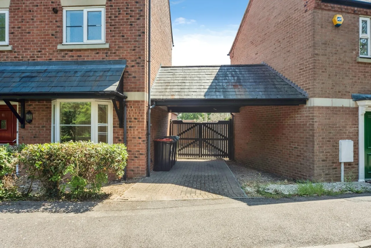 Southland Drive, Bletchley, Milton Keynes, Buckinghamshire, MK2, photo 26