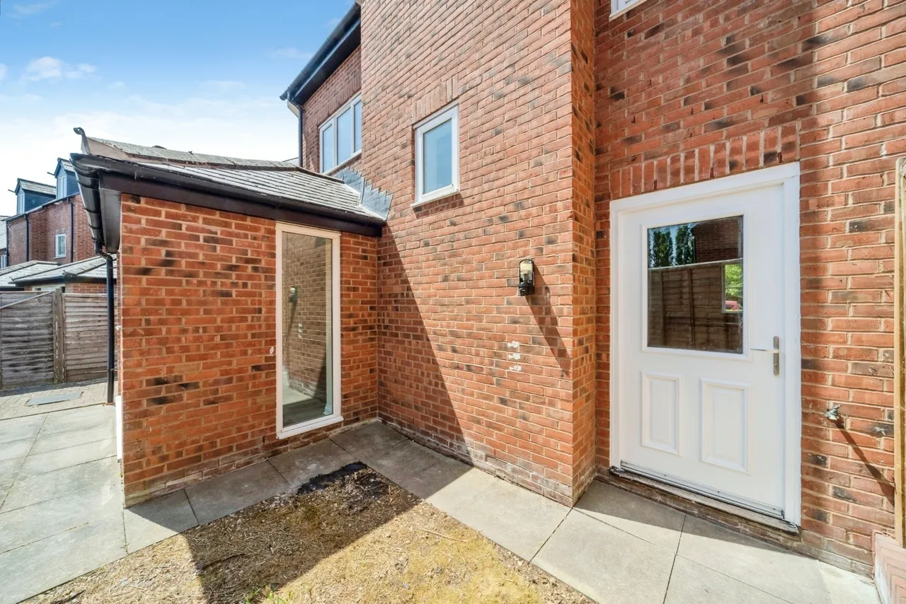 Southland Drive, Bletchley, Milton Keynes, Buckinghamshire, MK2, photo 25