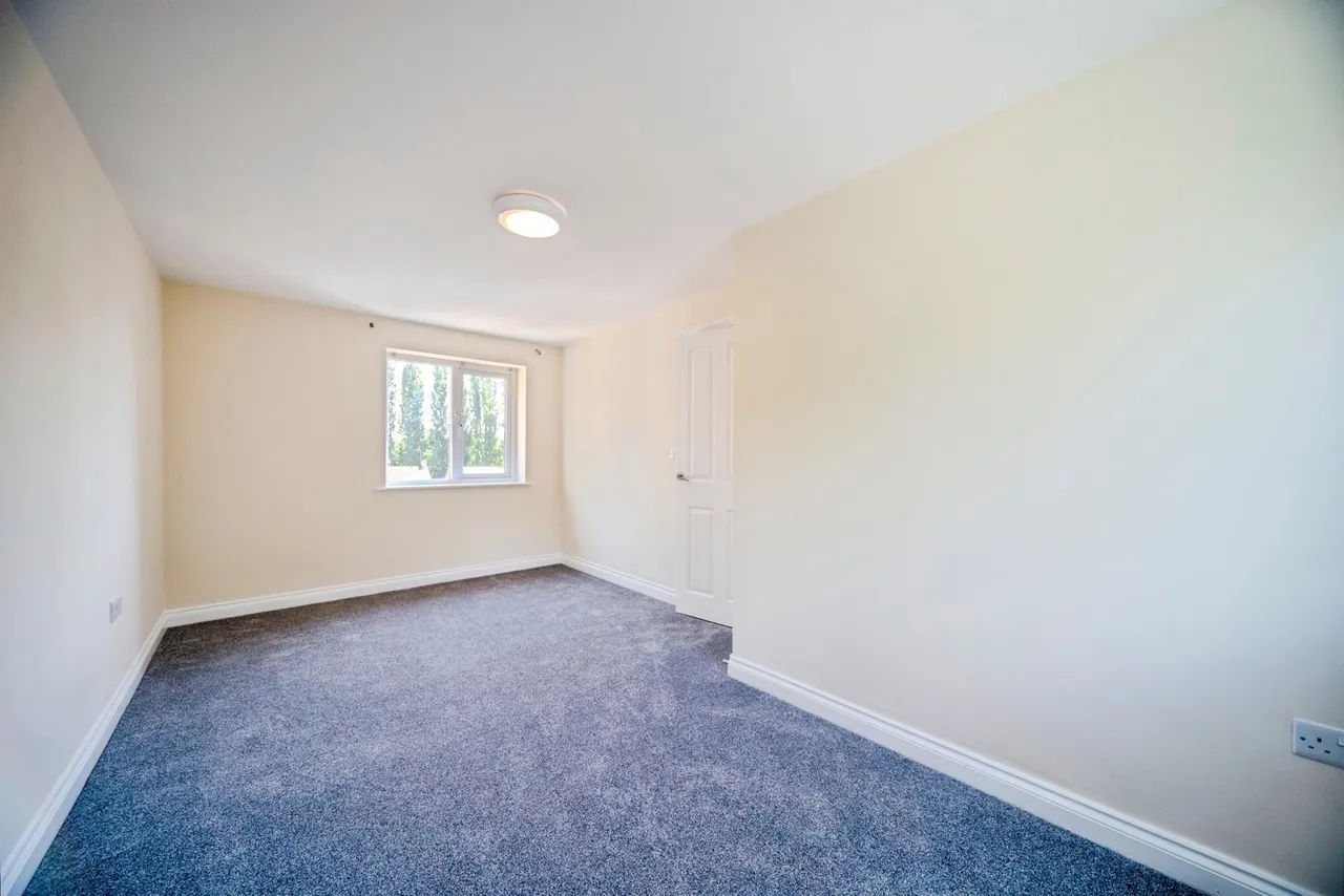 Southland Drive, Bletchley, Milton Keynes, Buckinghamshire, MK2, photo 12