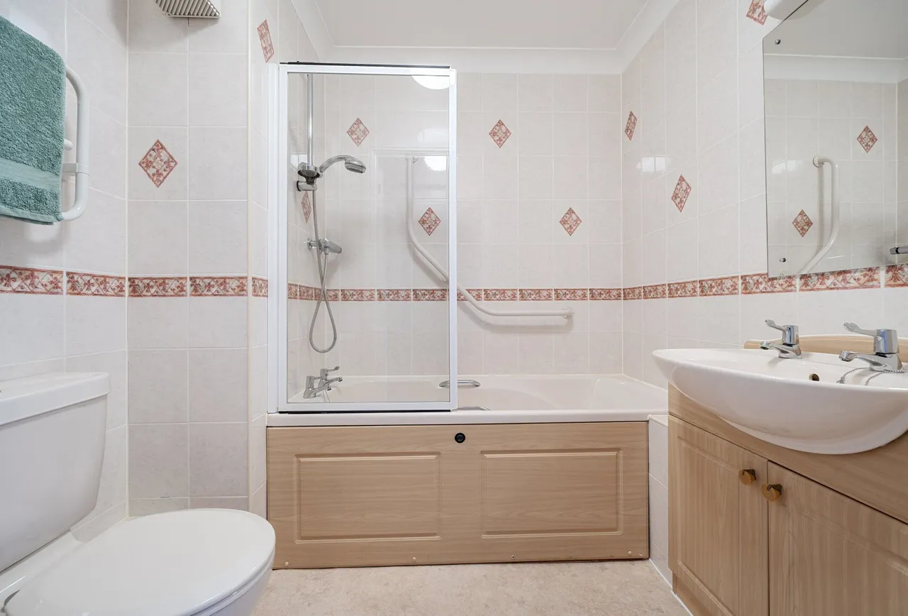 London Road, Gloucester, GL1 3QE, photo 6