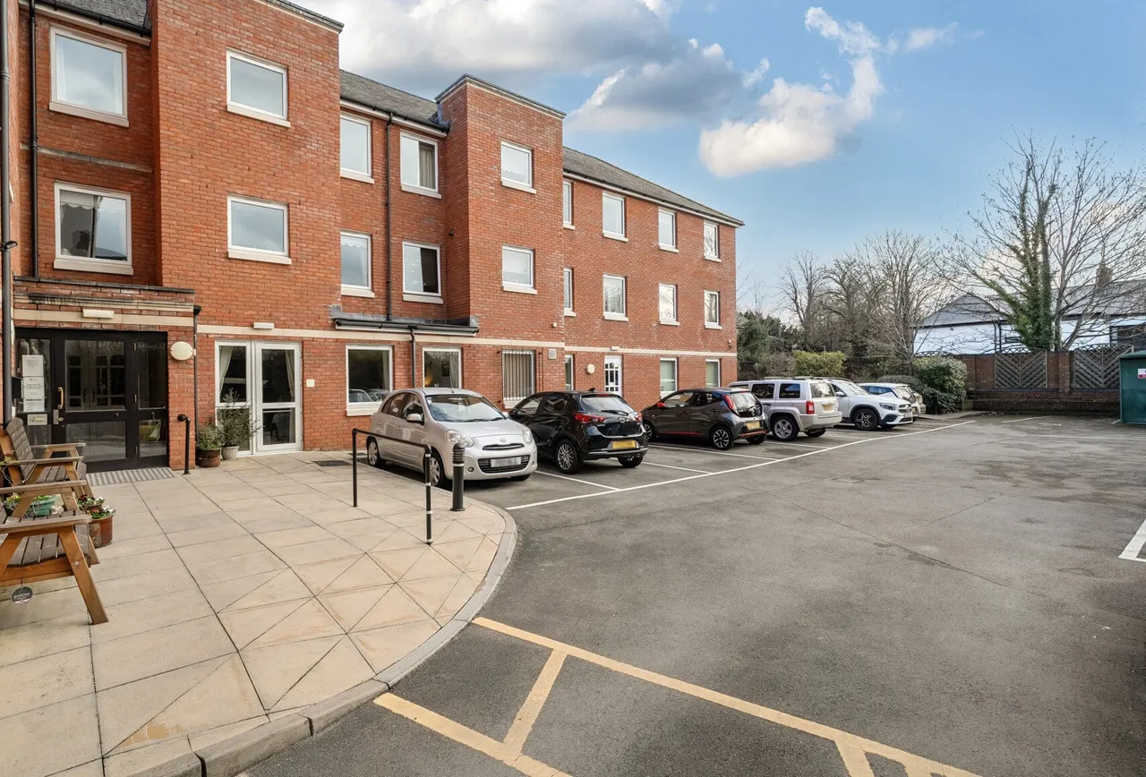 London Road, Gloucester, GL1 3QE, photo 13