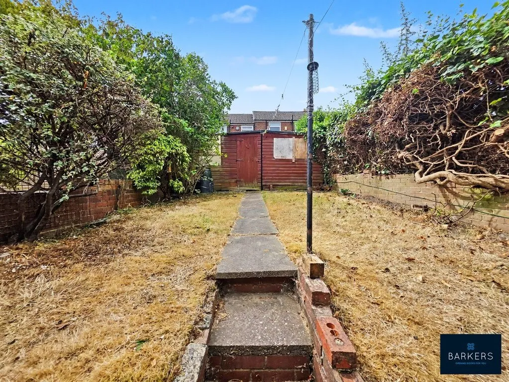 Smithies Moor Crescent, Birstall WF17 8BD, photo 2