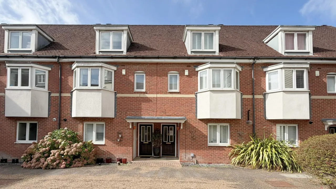 Wingfield Court, Banstead, SM7, photo 2