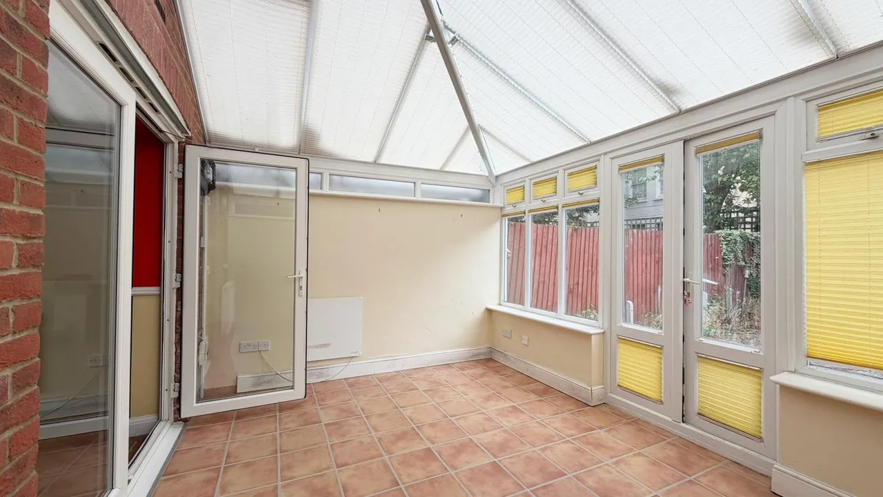Wingfield Court, Banstead, SM7, photo 4