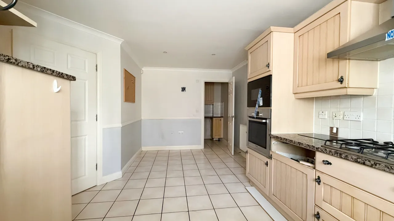 4 bed house for sale, Wingfield Court, Banstead, SM7