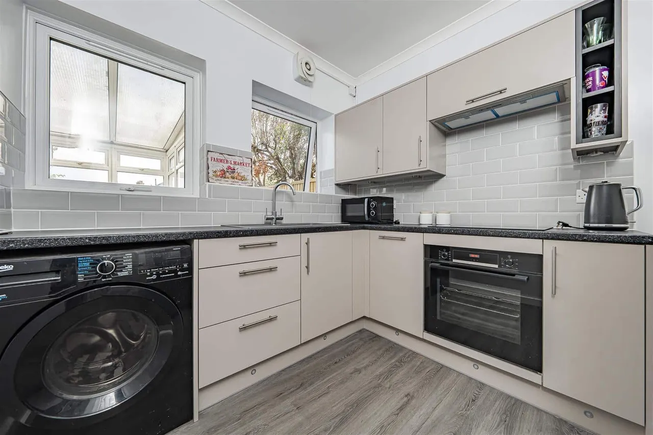 Vale Road, Windsor, SL4 5LB, photo 4