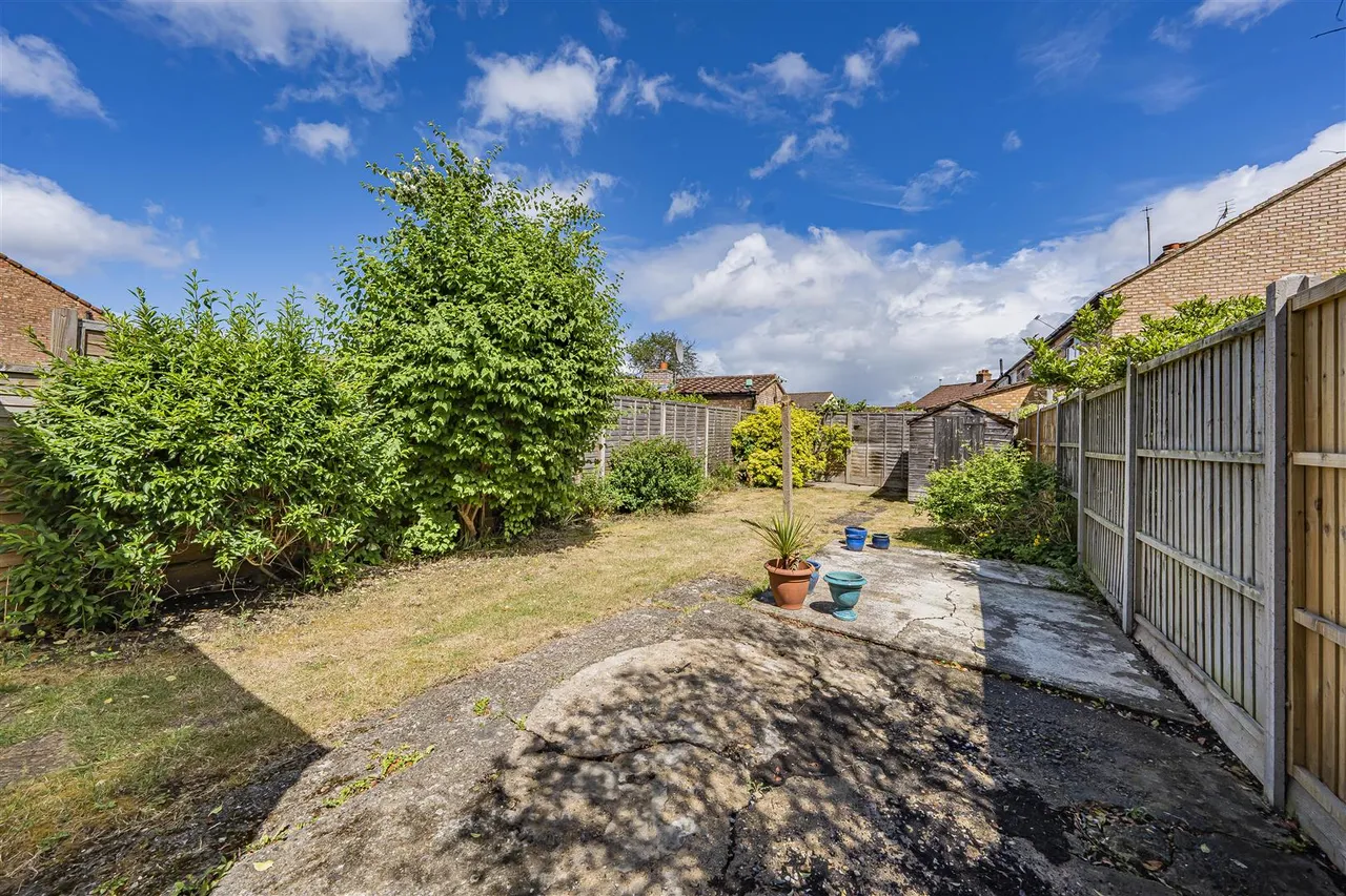 Vale Road, Windsor, SL4 5LB, photo 2