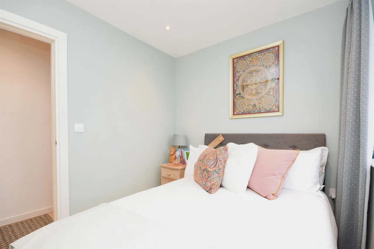 Hubert Road, Brentwood, photo 12