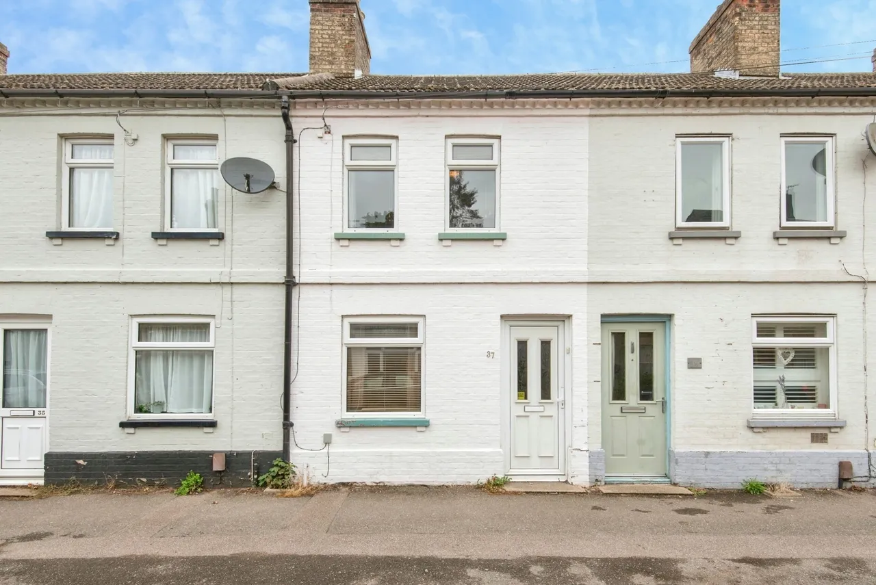 2 bed house for sale — Lawrence Road, Biggleswade, Bedfordshire, SG18