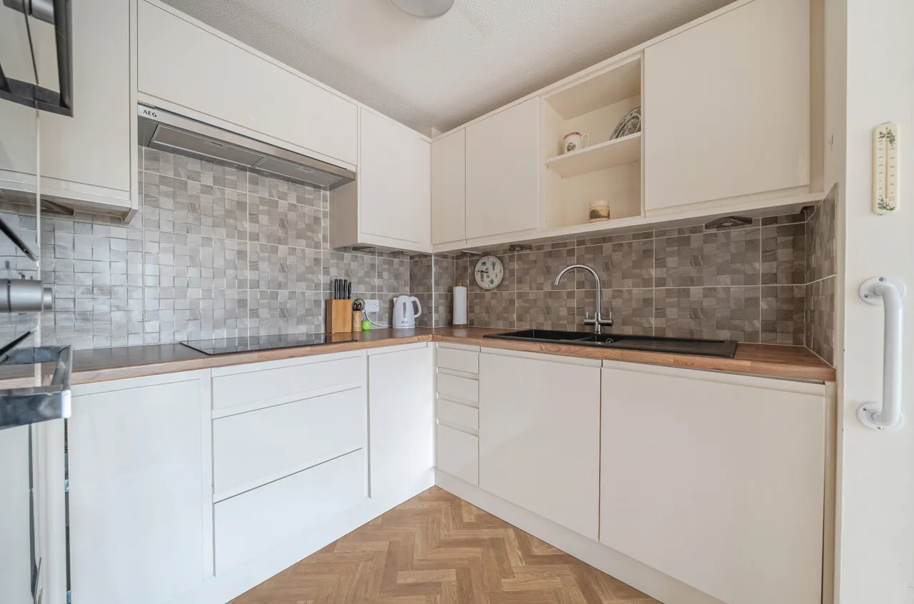 Worplesdon Road, Guildford, GU2, photo 13