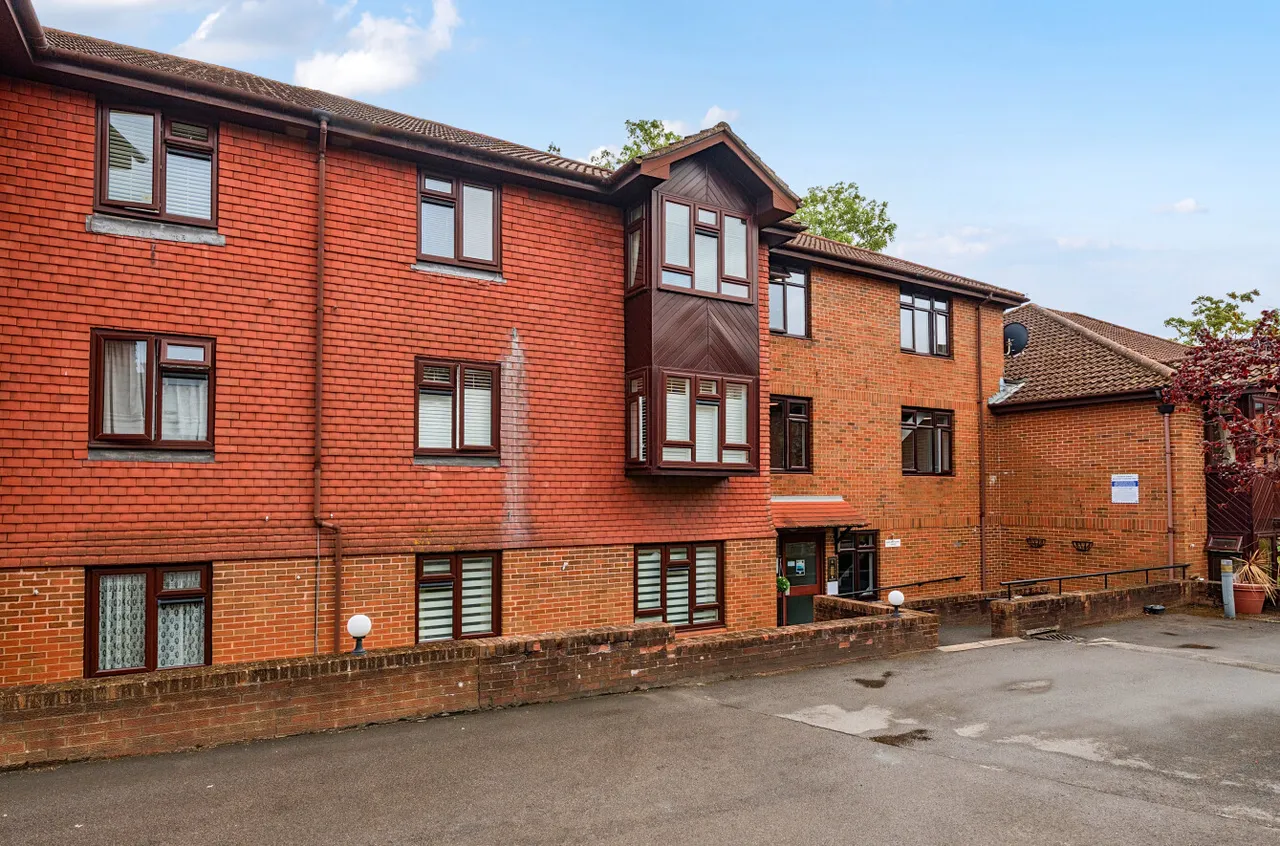 Worplesdon Road, Guildford, GU2, photo 15