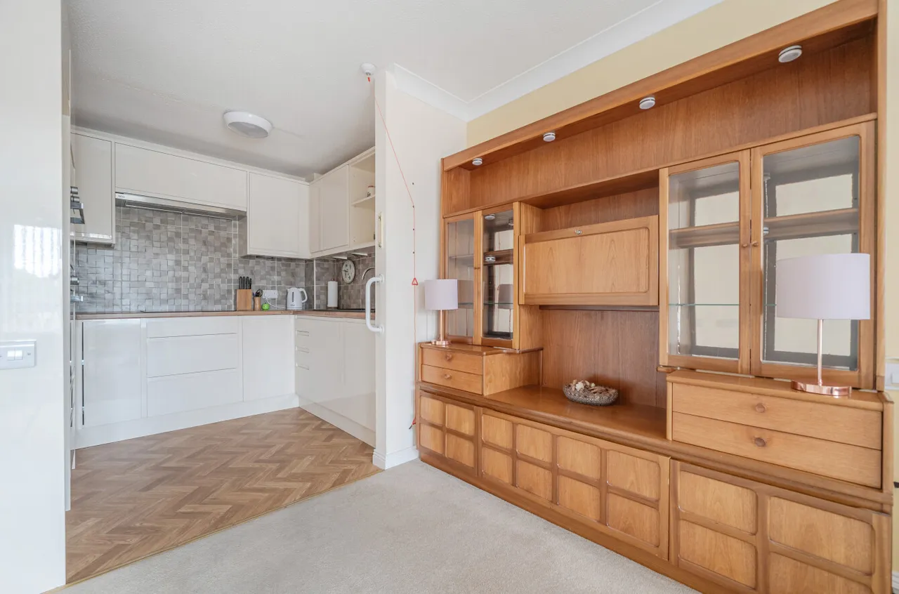 Worplesdon Road, Guildford, GU2, photo 12
