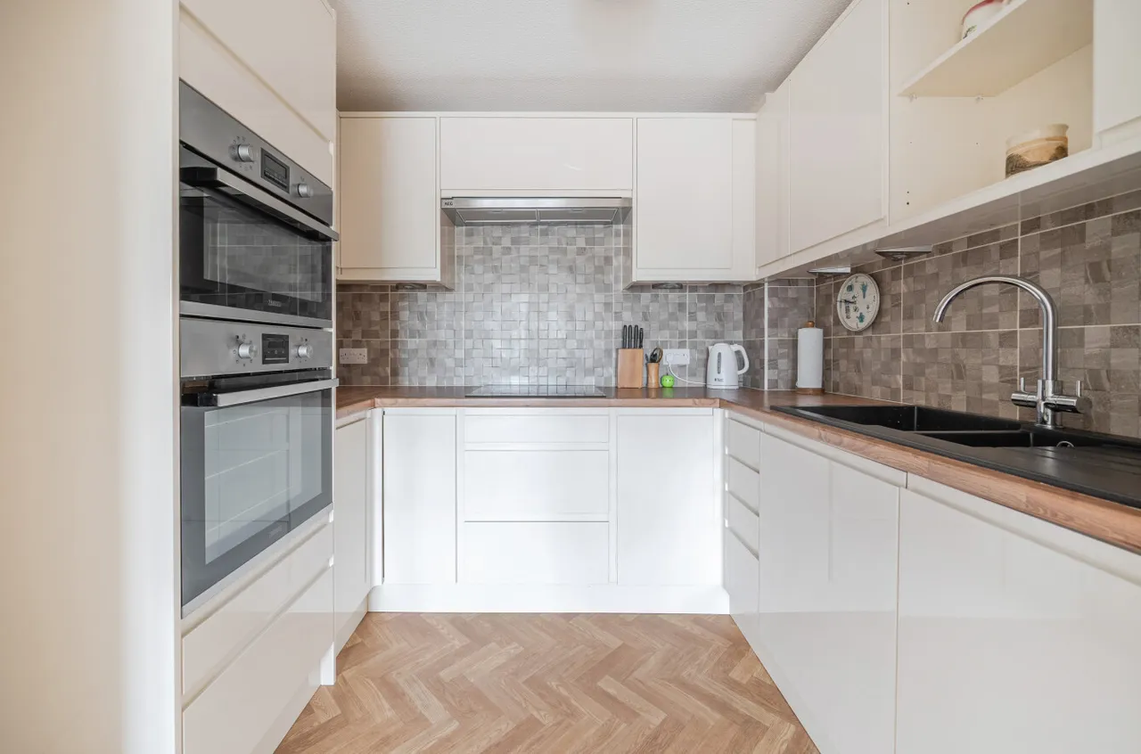 Worplesdon Road, Guildford, GU2, photo 3