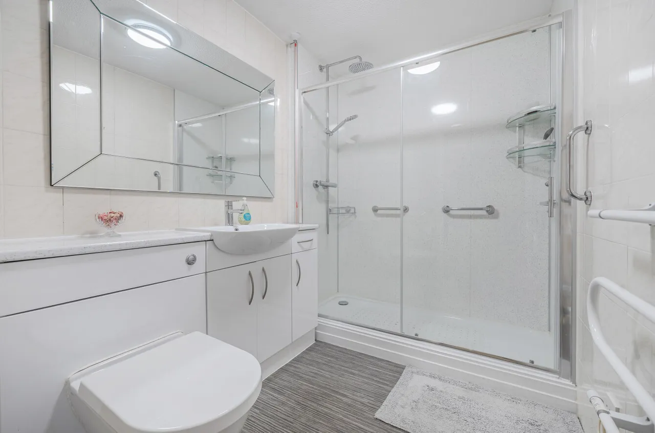 Worplesdon Road, Guildford, GU2, photo 7