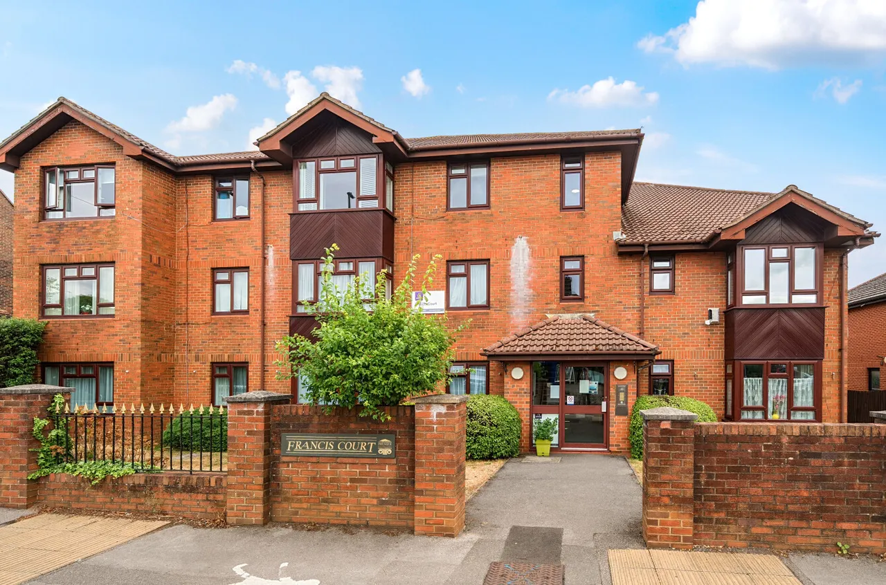 Worplesdon Road, Guildford, GU2, photo 16