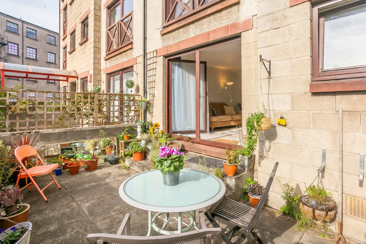 2 bed flat for sale, Timber Bush, The Shore, EH6