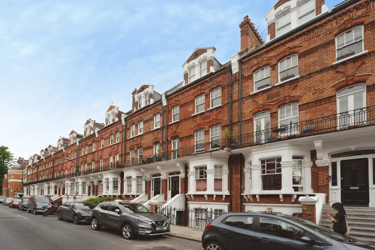 1 bed flat for sale, Avonmore Road, London, W14