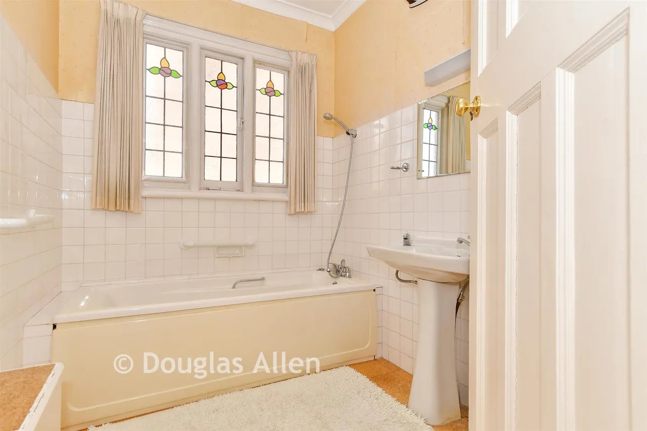 Monkhams Avenue, Woodford Green, IG8, photo 12