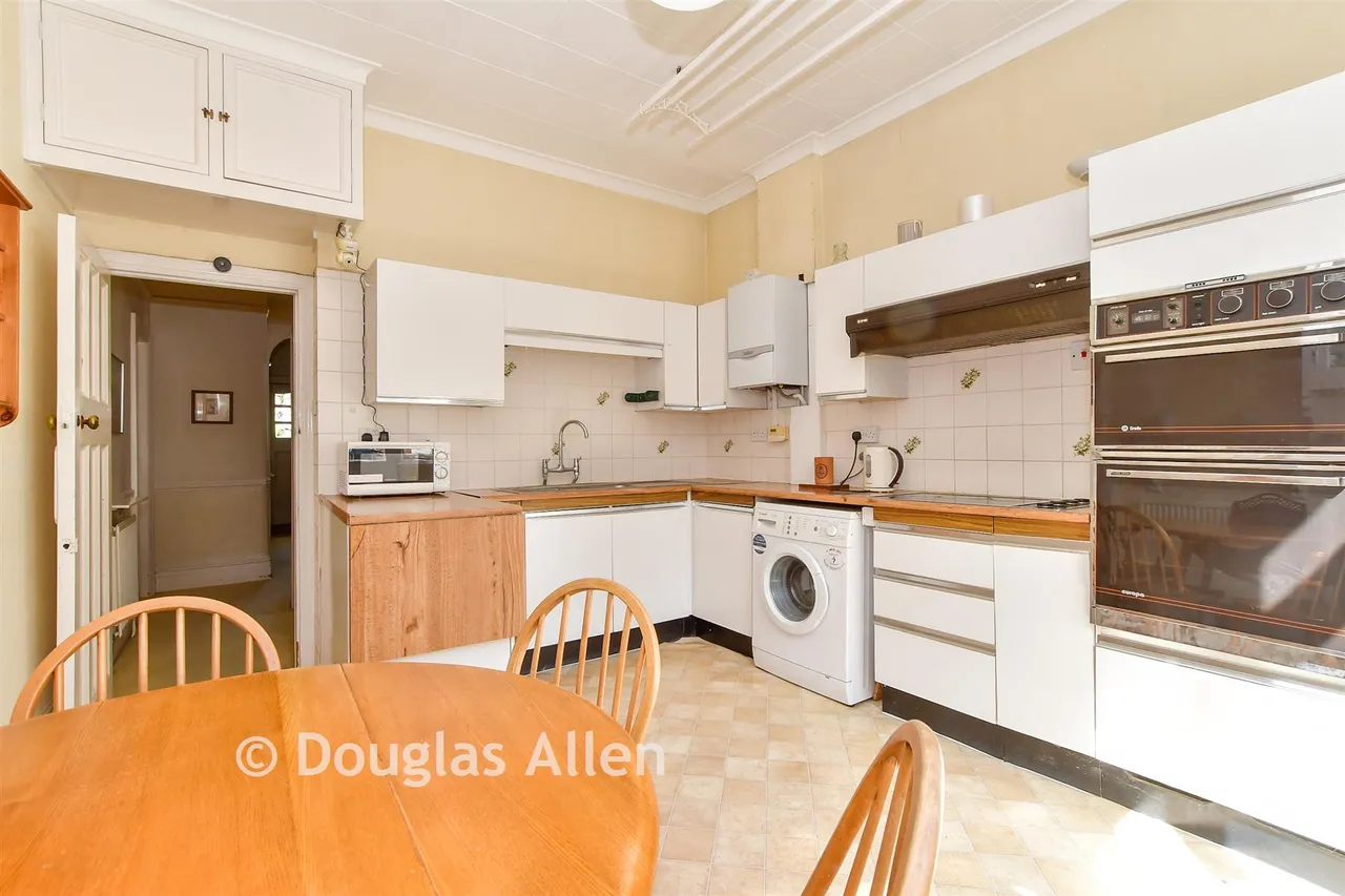 Monkhams Avenue, Woodford Green, IG8, photo 2