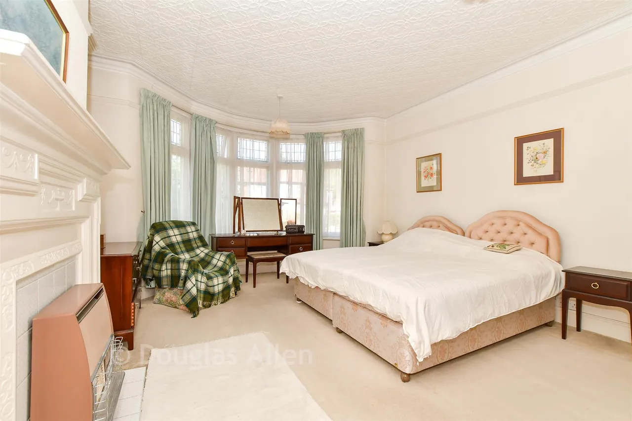 Monkhams Avenue, Woodford Green, IG8, photo 7