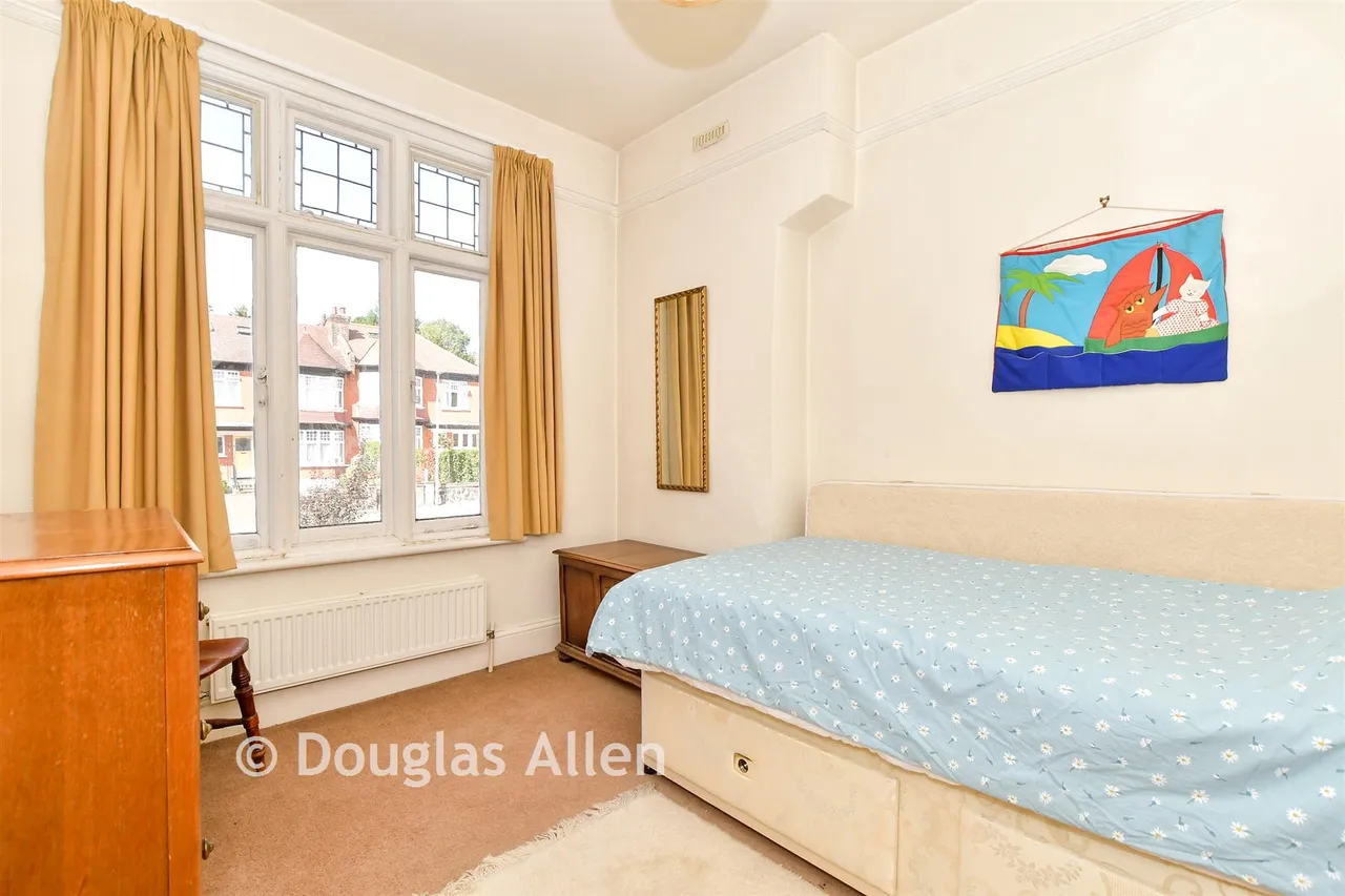 Monkhams Avenue, Woodford Green, IG8, photo 9