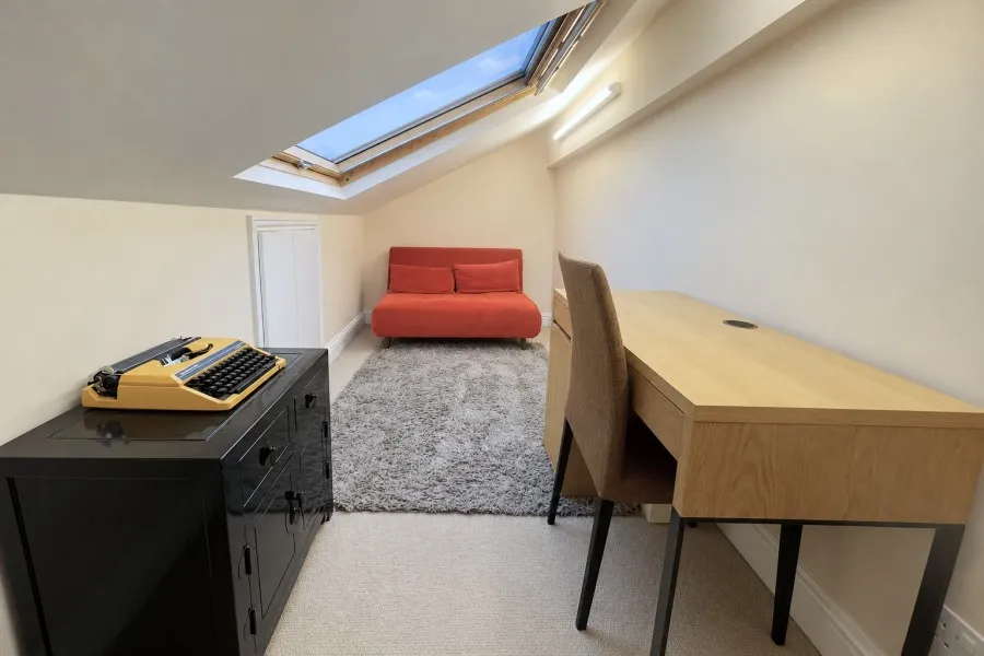 Stoughton Road, Guildford, GU2, photo 8