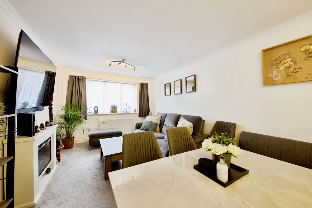 Clarence Close, Barnet, EN4, photo 2