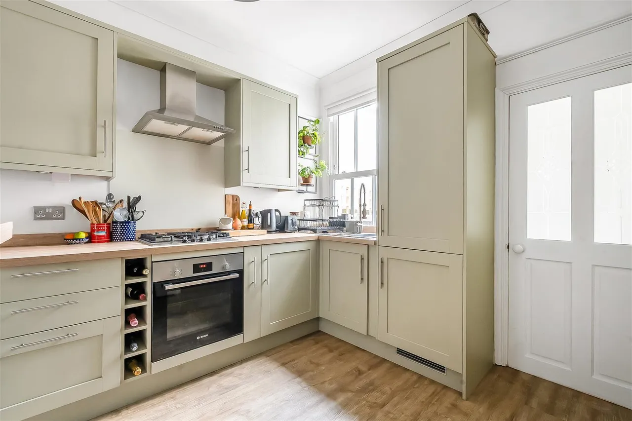 Poplar Road, Leatherhead, KT22, photo 5