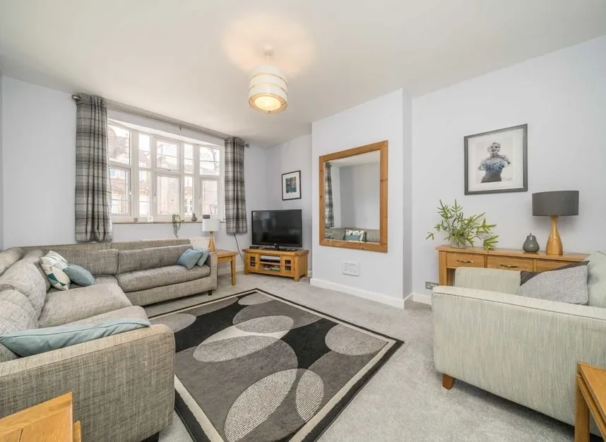 St. James' Road, Surbiton, KT6, photo 2