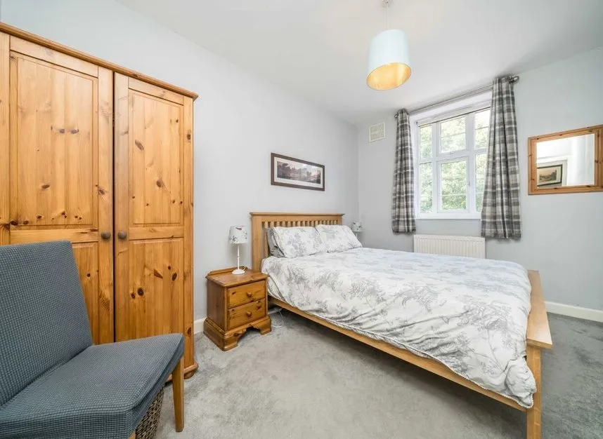 St. James' Road, Surbiton, KT6, photo 5