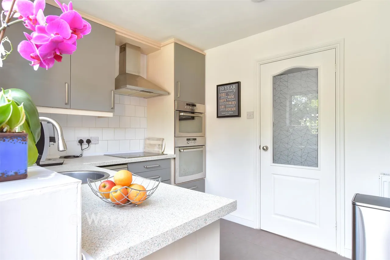 School Crescent, Godshill, DA1, photo 3