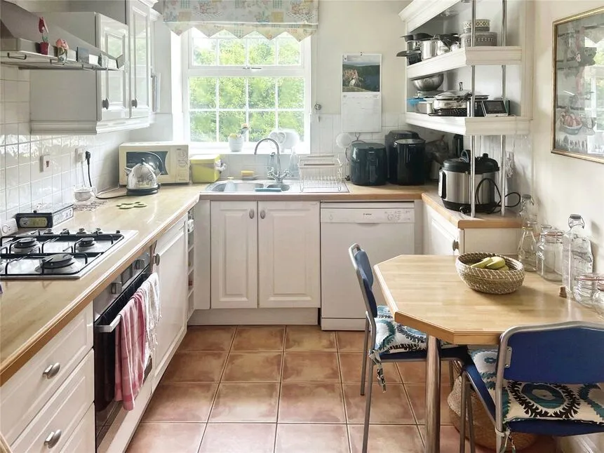 Chadwick Place, Long Ditton, Surrey, KT6, photo 4