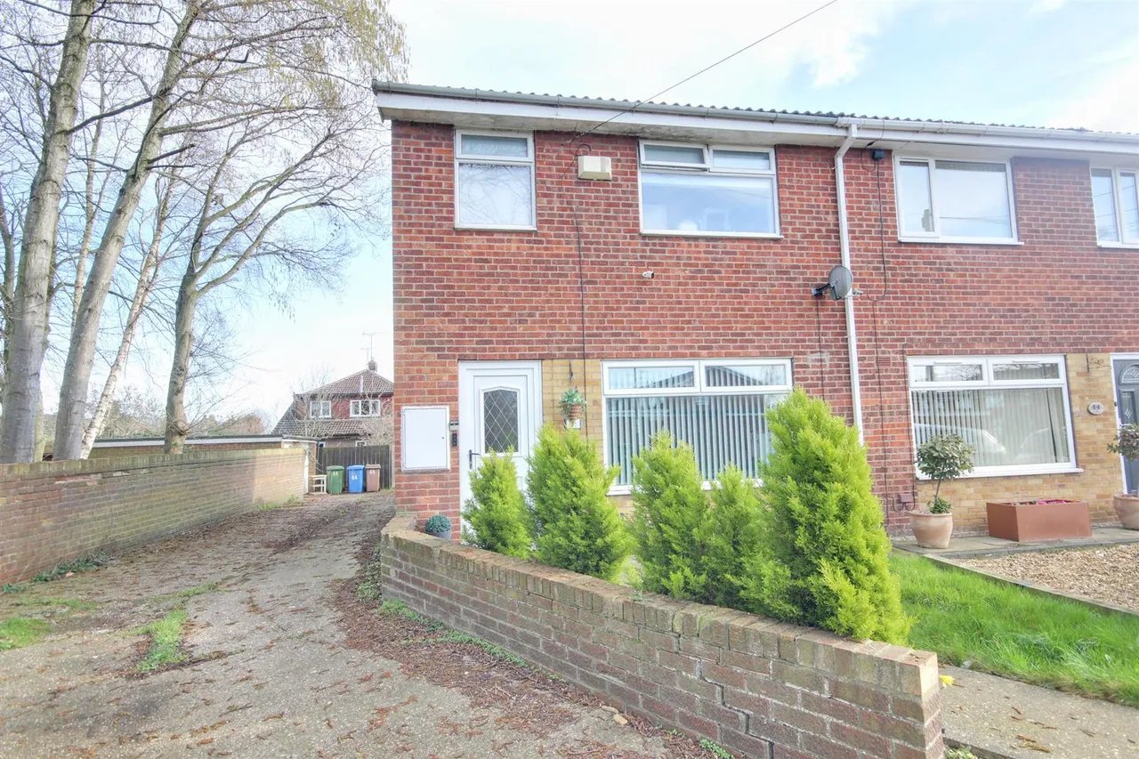 3 bed house for sale — Grove Park, Beverley
