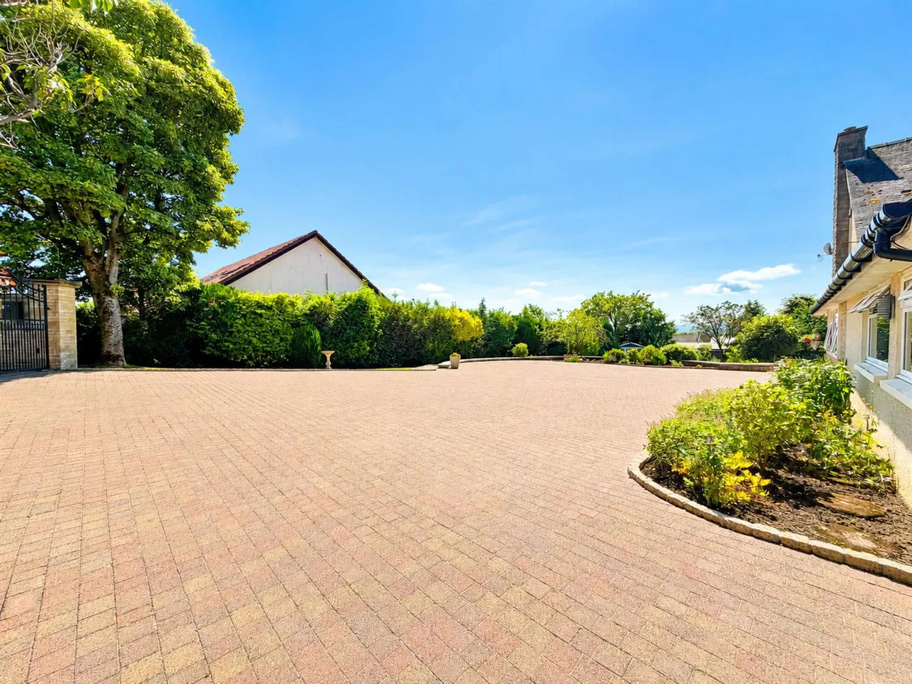 West Avenue, Carluke, Carluke, ML8 5AE, photo 55