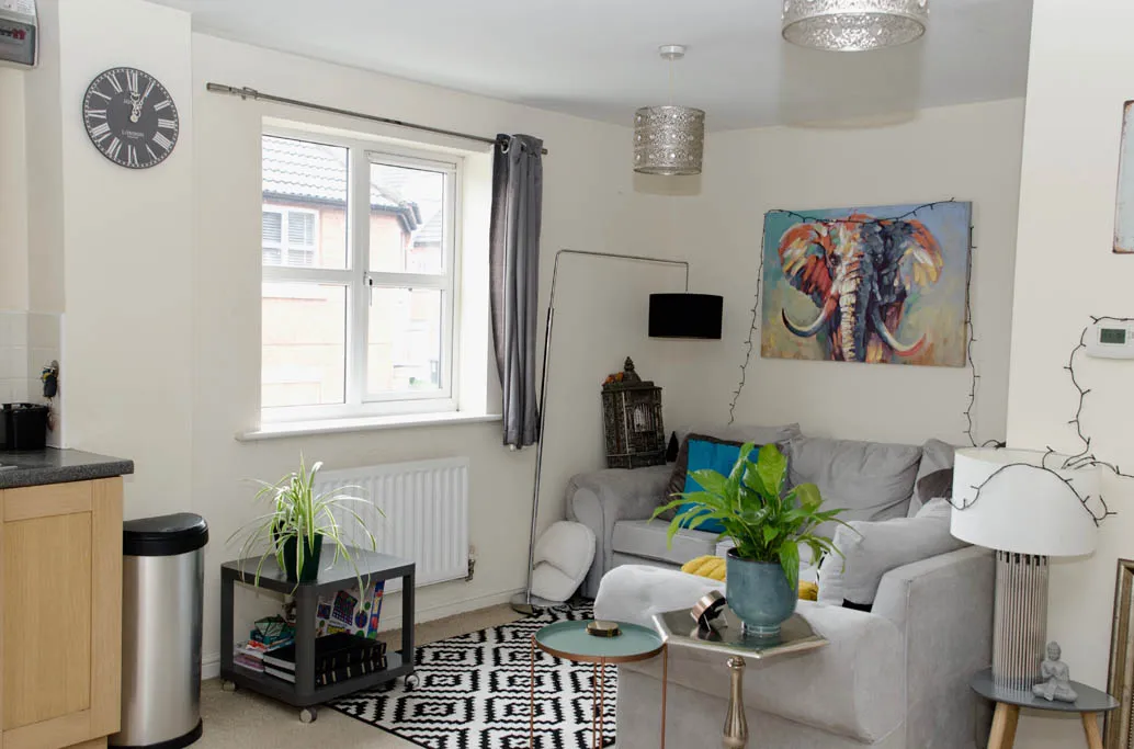 2 bed flat for sale — With Garage