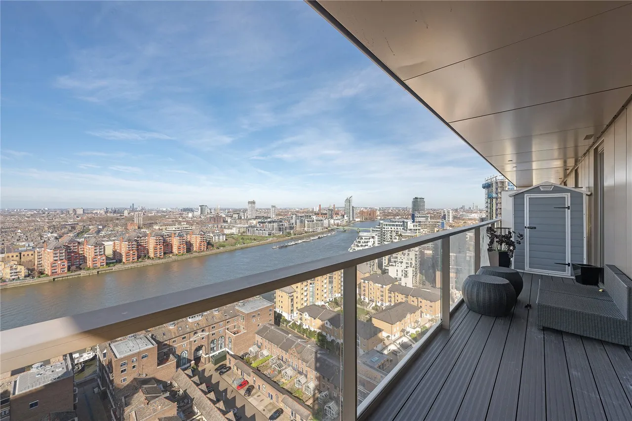 3 bed flat for sale — York Place, Battersea, SW11
