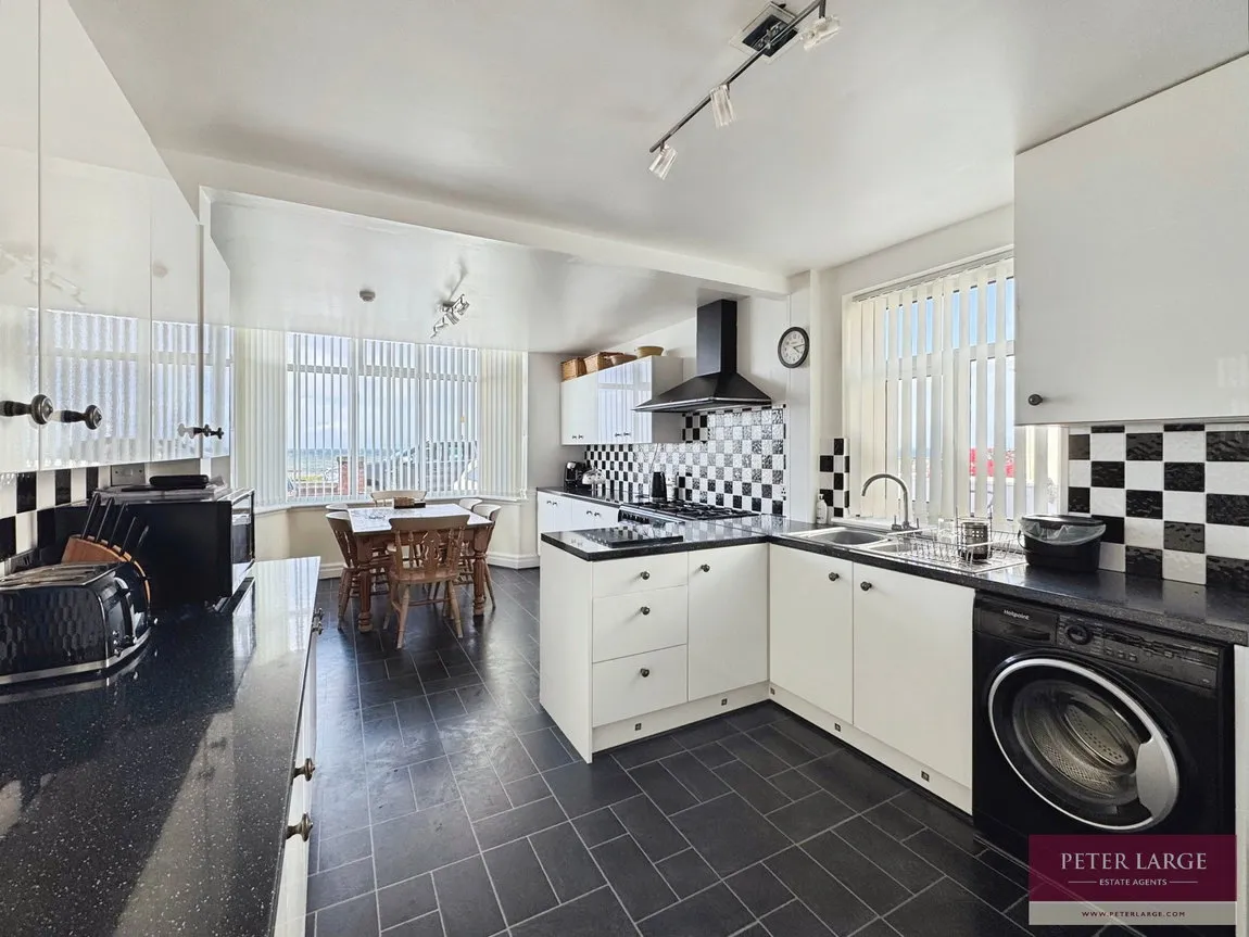 Marine Drive, Rhyl, Denbighshire, LL18 3AY, photo 4